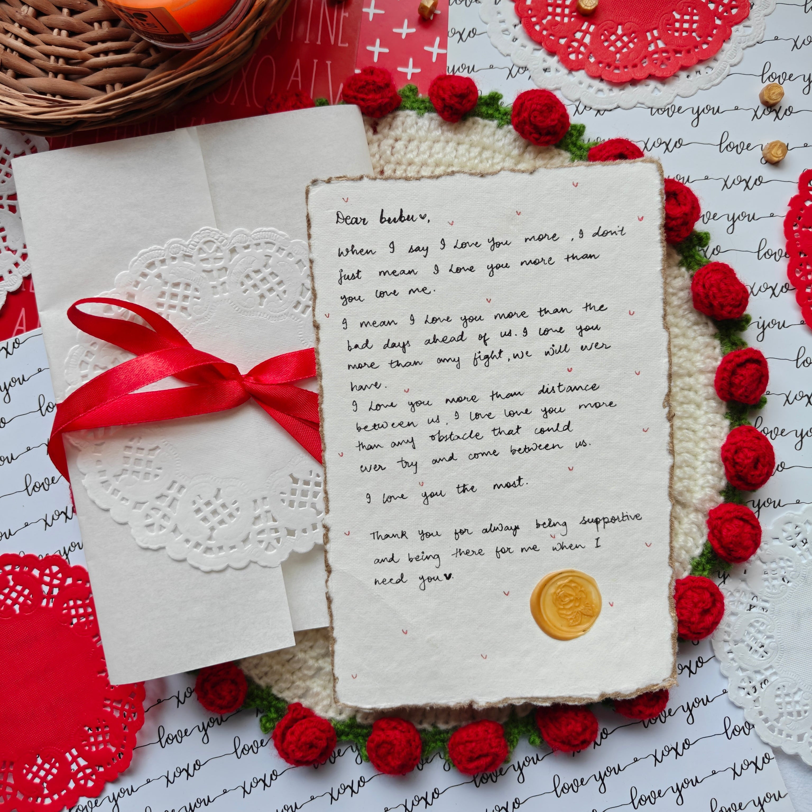 Handmade classic red envelope with a minimalist heart design for personalized gifts.
